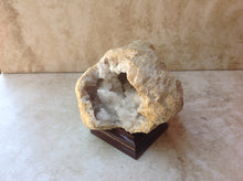 Load image into Gallery viewer, Geode with Quartz