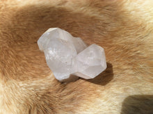 Load image into Gallery viewer, Quartz crystal point with stand up cut base