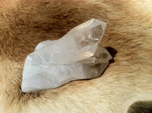 Load image into Gallery viewer, Quartz crystal point with stand up cut base