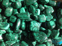 Load image into Gallery viewer, Malachite Tumbled Stone