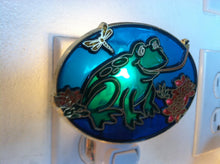 Load image into Gallery viewer, Frog and Dragonfly Night Light  4 watt  on/off switch