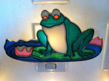 Load image into Gallery viewer, Frog on Lily Pad Night Light  4 watt  on/off switch