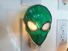 Load image into Gallery viewer, Alien Night Light  4 watt  on/off switch