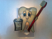 Load image into Gallery viewer, Dentist Floss Toothbrush Night Light with  4 watt  on/off switch