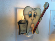 Load image into Gallery viewer, Dentist Floss Toothbrush Night Light with  4 watt  on/off switch