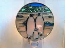 Load image into Gallery viewer, Penguin Night Light with  4 watt  on/off switch