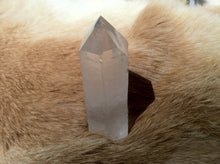 Load image into Gallery viewer, Quartz crystal point with stand up cut base