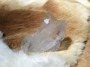 Quartz crystal point with stand up cut base