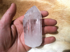 Quartz crystal point with stand up cut base
