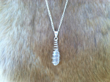 Load image into Gallery viewer, Natural quartz crystal necklace